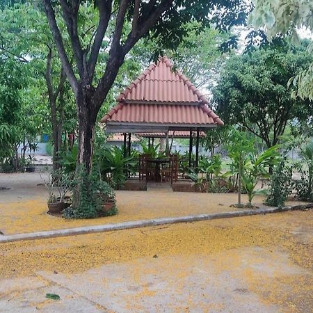 Erawan Guesthouse Паксе Экстерьер фото