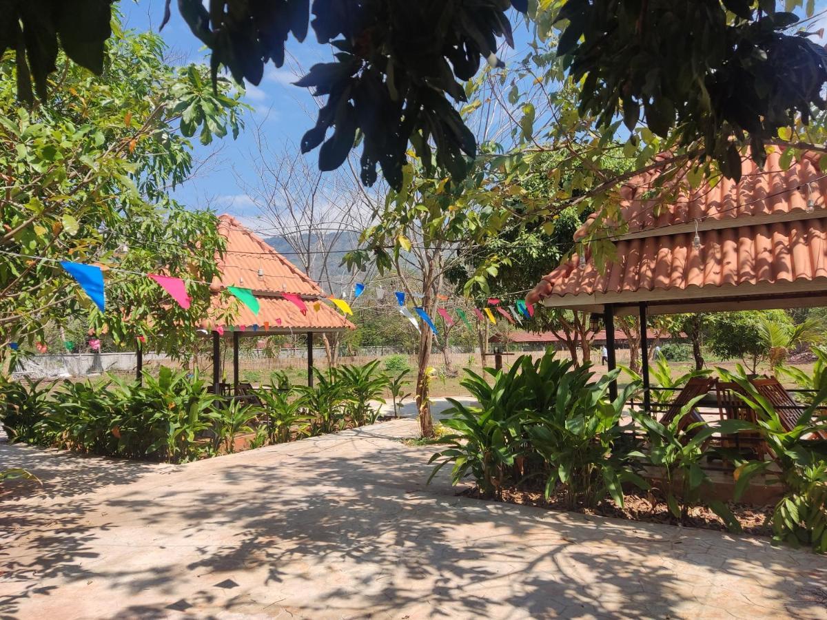 Erawan Guesthouse Паксе Экстерьер фото