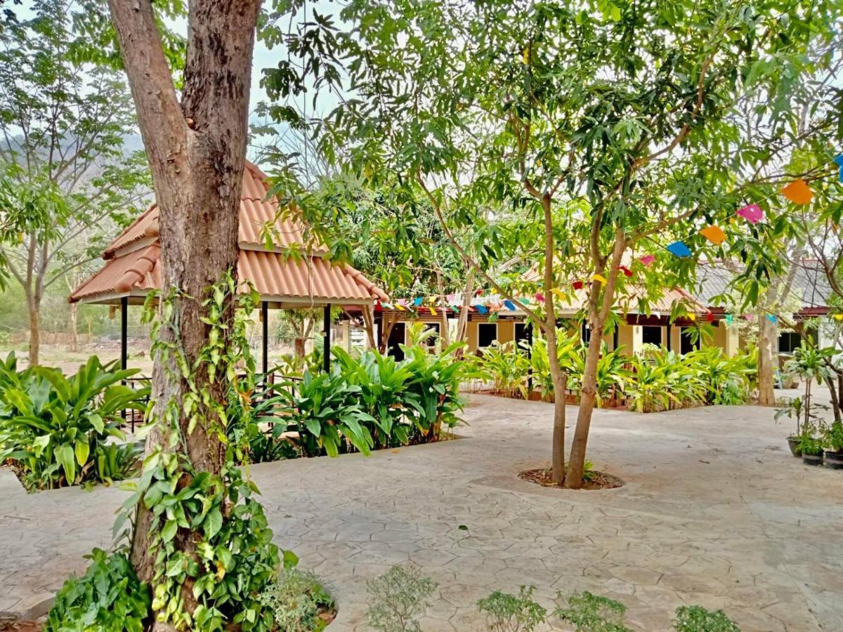 Erawan Guesthouse Паксе Экстерьер фото