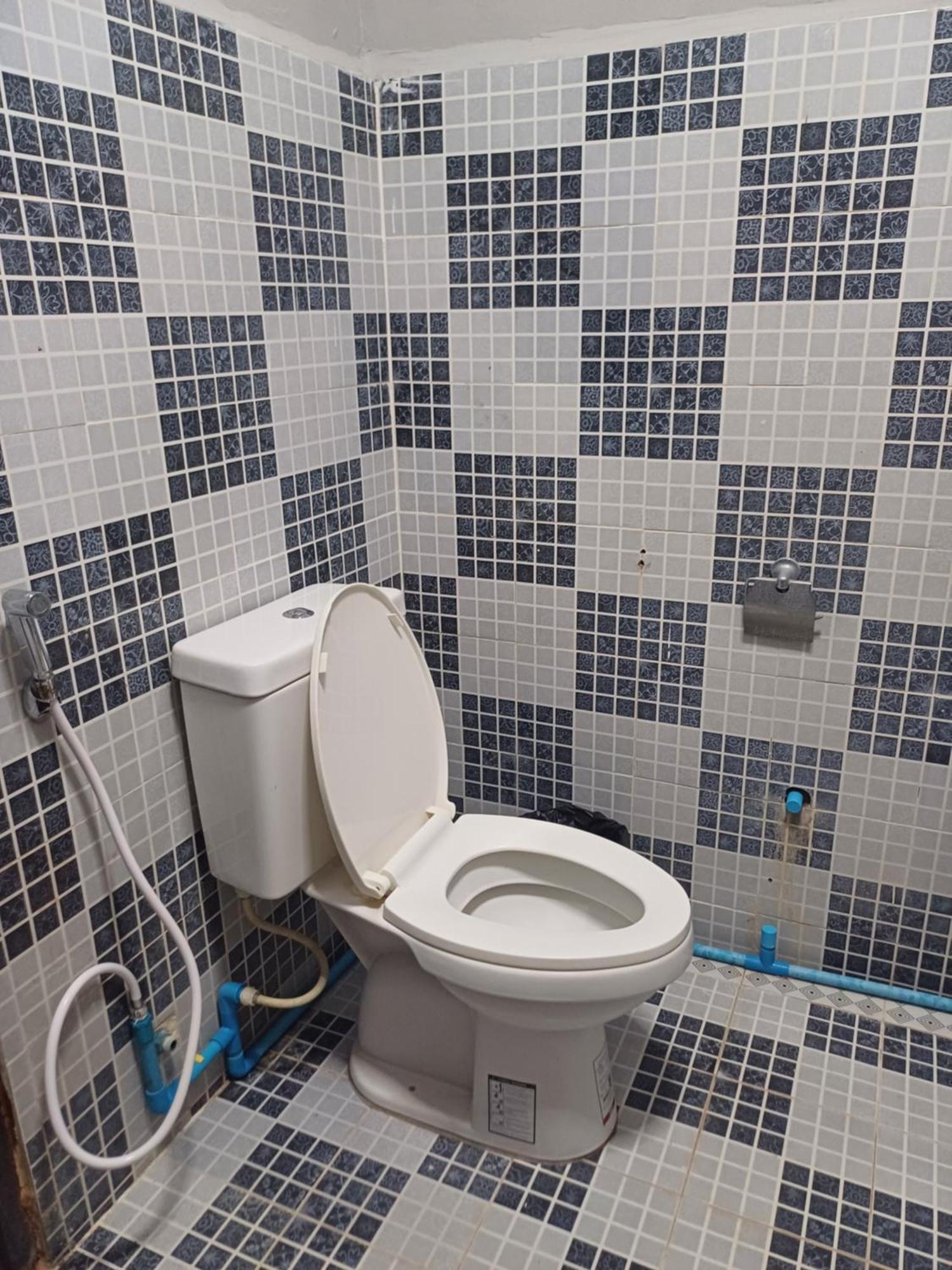 Erawan Guesthouse Паксе Экстерьер фото